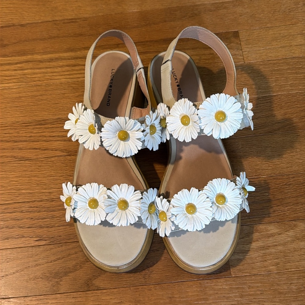 Lucky Brand Daisy Shoes - Picture 2 of 4